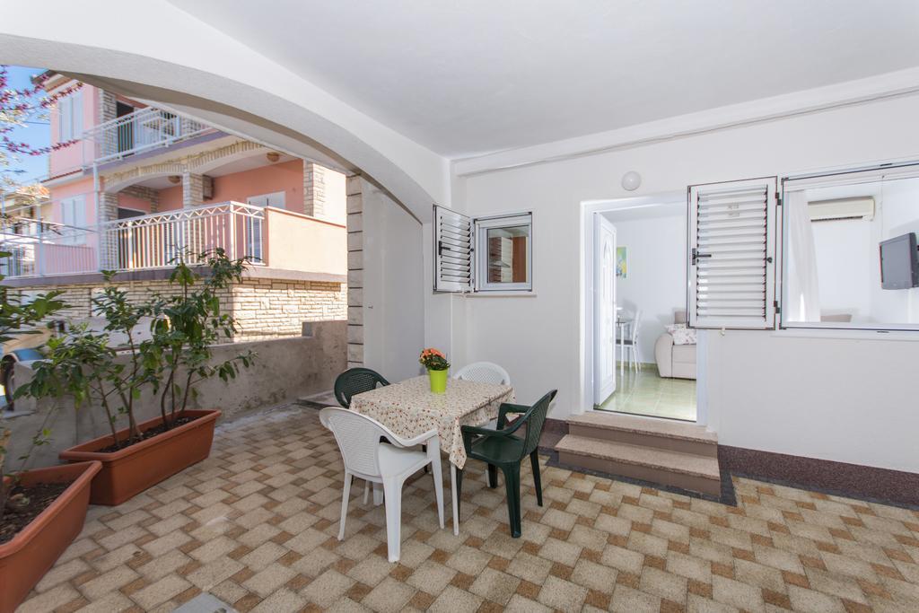 Apartment Mika 2 Trogir Exterior photo
